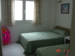 Second double bedroom with 2 x 3/4 beds
