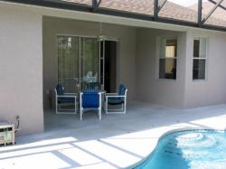 Pool with extended Sun Deck