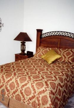 Master Bedroom - Queen