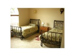 twin bedroom