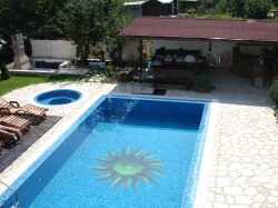 Swimming pool & Jacuzzi