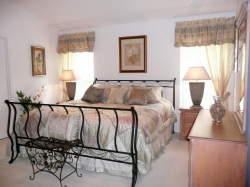 King Master Bedroom with En-suite
