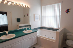Jacuzzi bath in Master Bathroom (ensuite