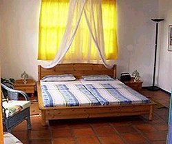 standard double-room with ensuite bathro