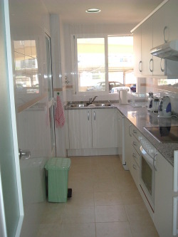 Kitchen leading - utility to side