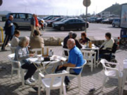 A relaxing coffee on the paseo