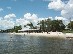 !0 minutes by car to yacht Club beach