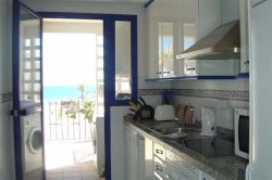 kitchen throuh to utility room