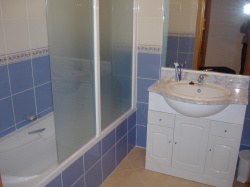 One of the 2 bathrooms