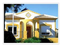 2 Bed 1 Bath with communal pool