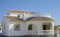 4 Bed 2 Bath with private pool and outsi