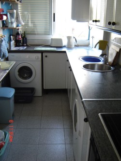 Fully equipped seperate kitchen