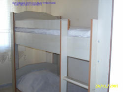 CHILDRENS BEDROOM WITH BUNK BEDS