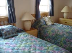 Second bedroom with 2 single beds and a