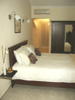 Master bedroom with en-suite & 2 terrace