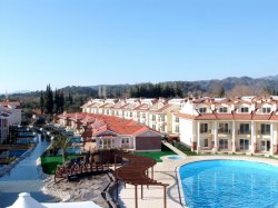 Further communal pool & pool bar