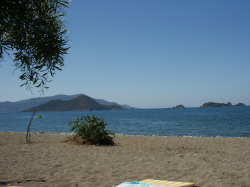 Breathtaking mountain views from beach