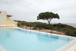 Pool & sun terrace