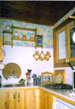 Kitchen: small but cheerful!
