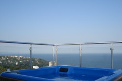 Panoramic Roof-top Jacuzzi