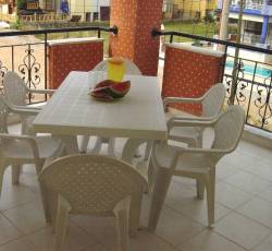 Large Balcony Lovejoy Apt One