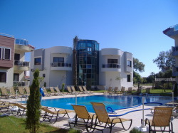 Excellent and peaceful poolside