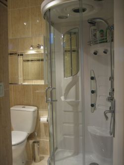 en suite shower cabin