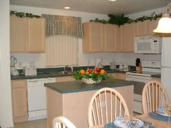Light and airy kitchen. Fully equipped