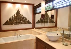 Master bathroom with Jaquzzi bath