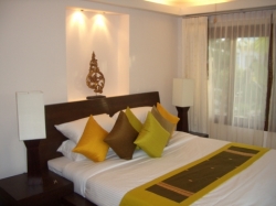 Guest suite & bathrm with pvte garden