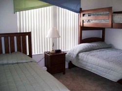 Bunk room that sleeps 4 overlooking pool