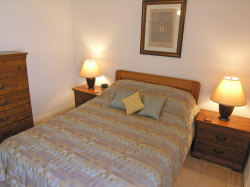 Qeen sized bedroom