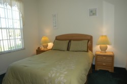Queen size Guest Room