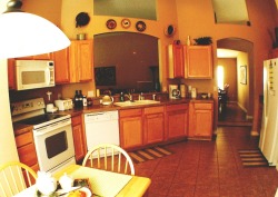 Fully equipped kitchen with b/fast table