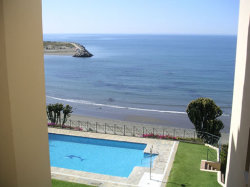Ocean views from lounge & bedrooms