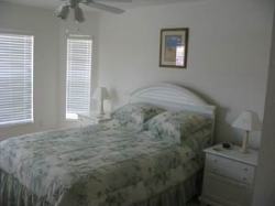 Bedroom 2 - Queen