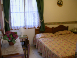 Twin bedroom, ceiling fan