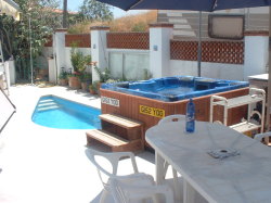 Top terrace with splashpool & Jacuzzi