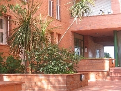Entrance courtyard to apartment