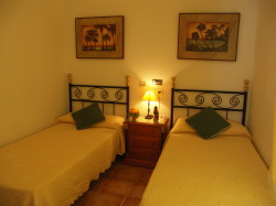 TWIN BEDROOM