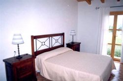 twin bed room