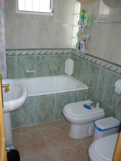 Downstairs full bathroom with bidet.
