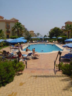 the 2� outdoor swimming pool