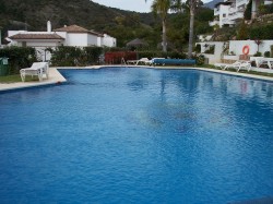 Pool/gardens