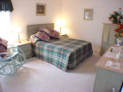 HUGE Second Bedroom with King Size Bed