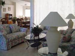Seperate lounge, dinette & family room