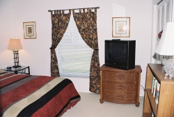 Bedroom 2, Queen Bed, Color TV